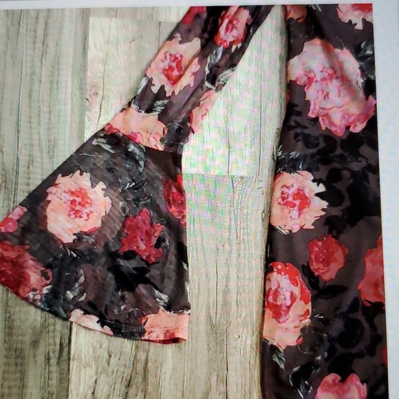 NWT: TDC Contemporary Cold Shoulder Floral Print D - Picture 5 of 9